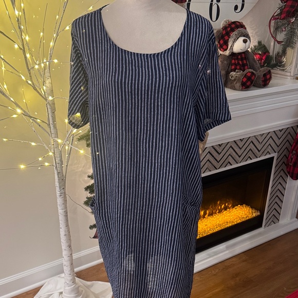 Dresses & Skirts - Elegant Navy Striped Midi Dress